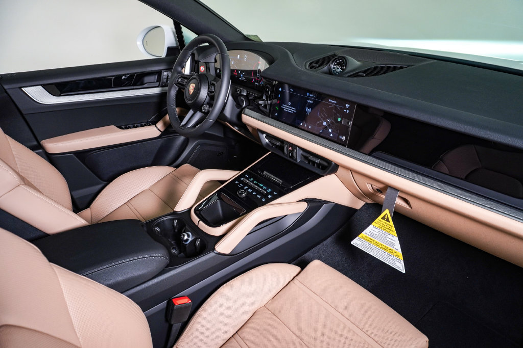 New 2026 Porsche Cayenne Coupe AWD/4WD image 14