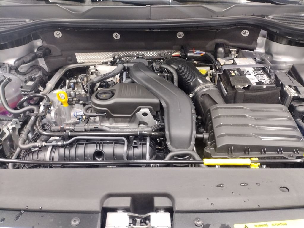 New 2025 Volkswagen Taos SE image 7