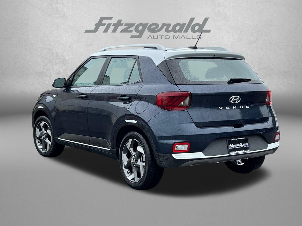 Used 2025 Hyundai Venue Limited FWD image 9