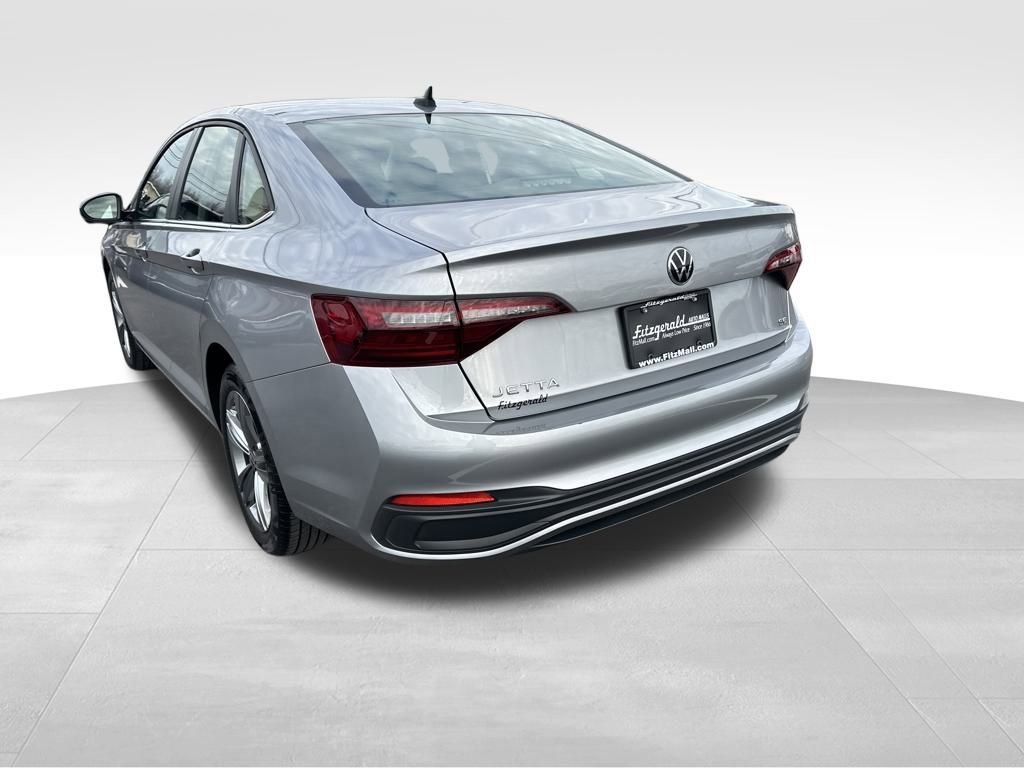 Used 2024 Volkswagen Jetta SE image 5