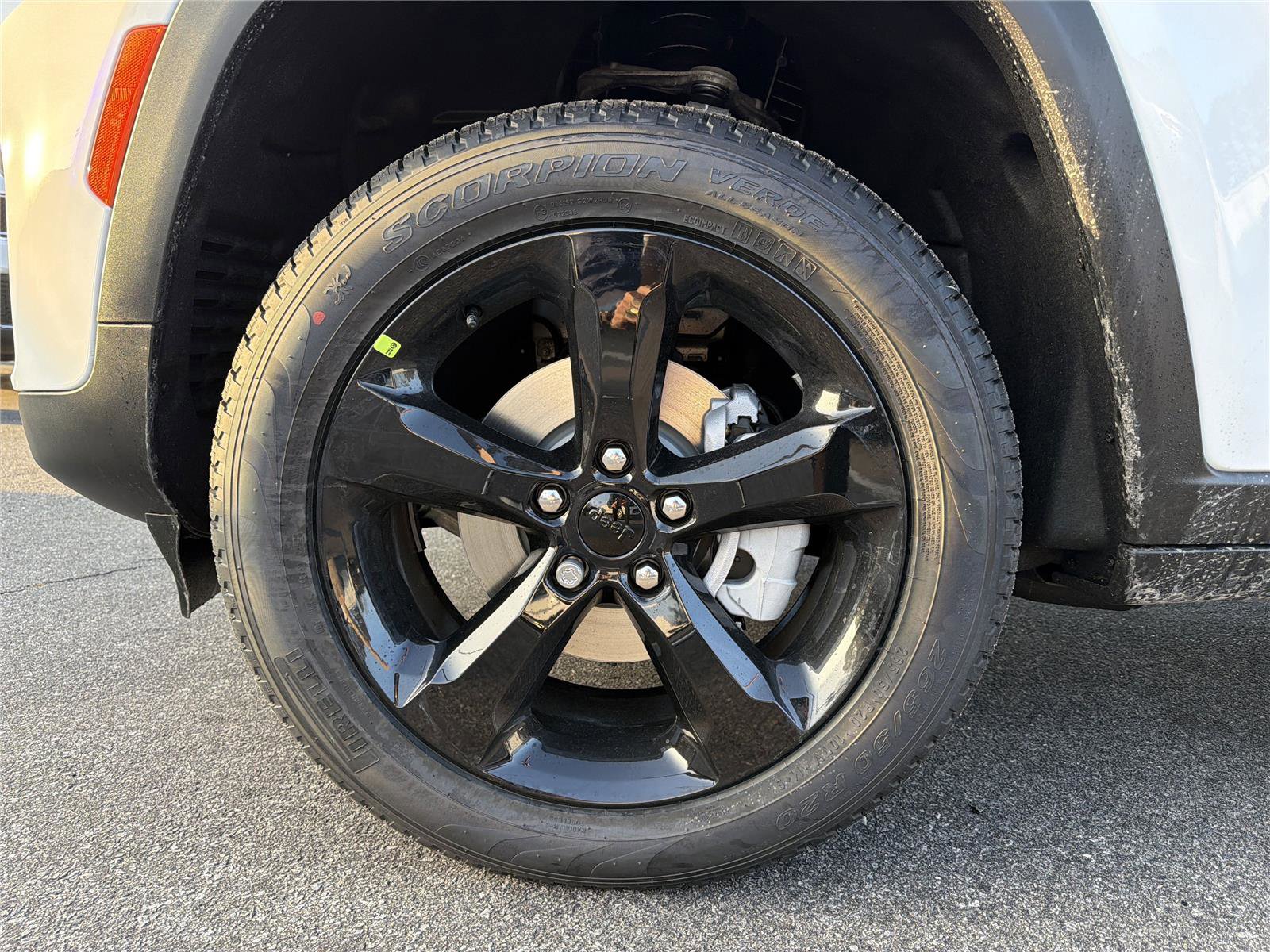 New 2025 Jeep Grand Cherokee Limited w/ Black Appearance Package image 12