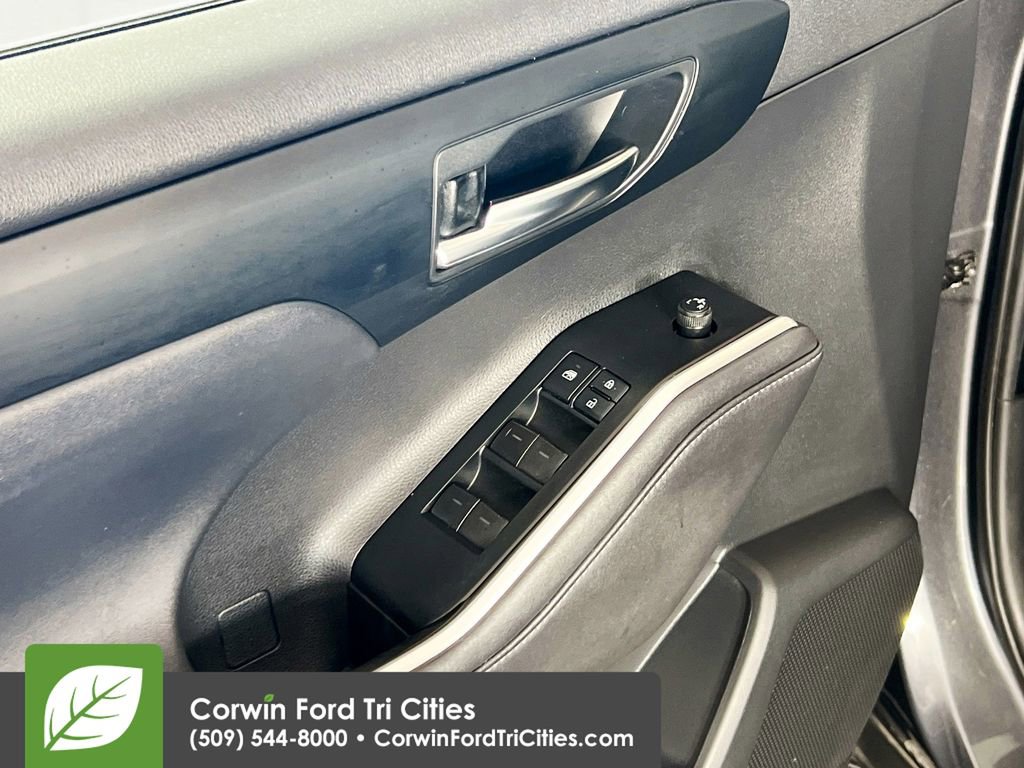 Used 2020 Toyota Highlander XLE AWD/4WD image 12