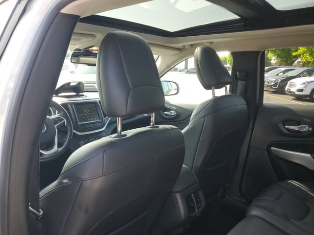 Used 2016 Jeep Cherokee Overland FWD image 10