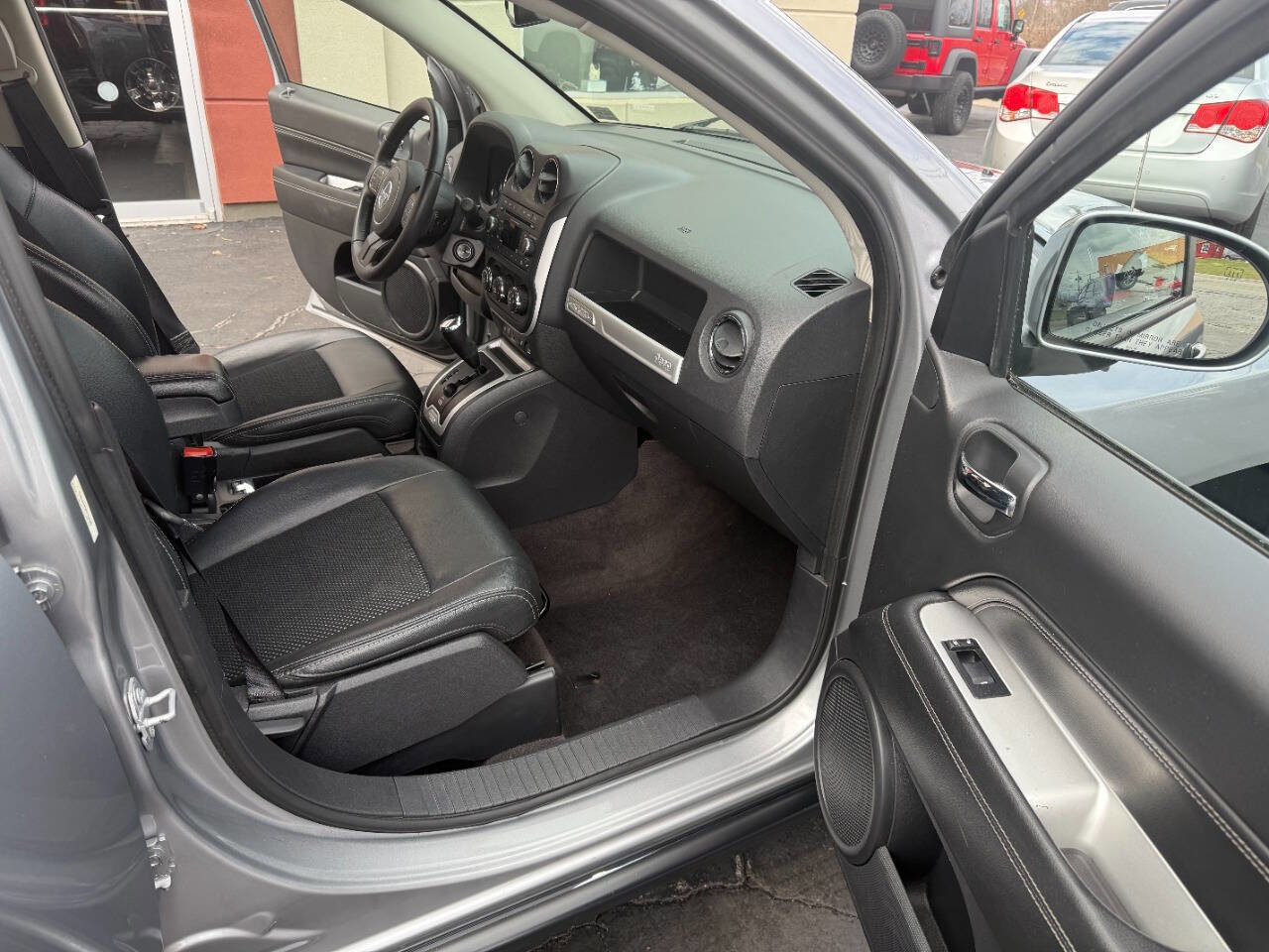 Used 2017 Jeep Compass Latitude image 13