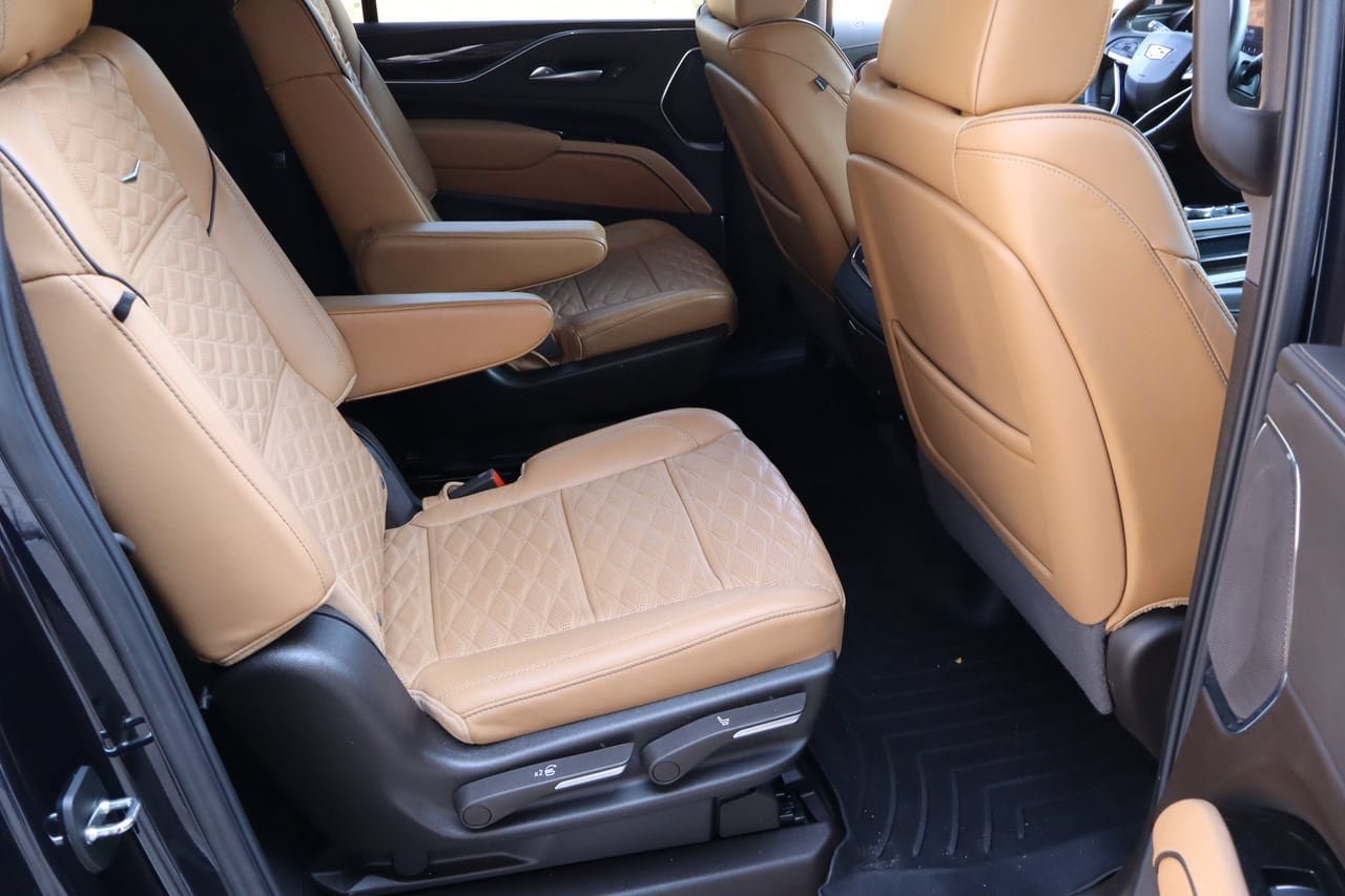 Used 2024 Cadillac Escalade ESV Sport AWD/4WD image 19