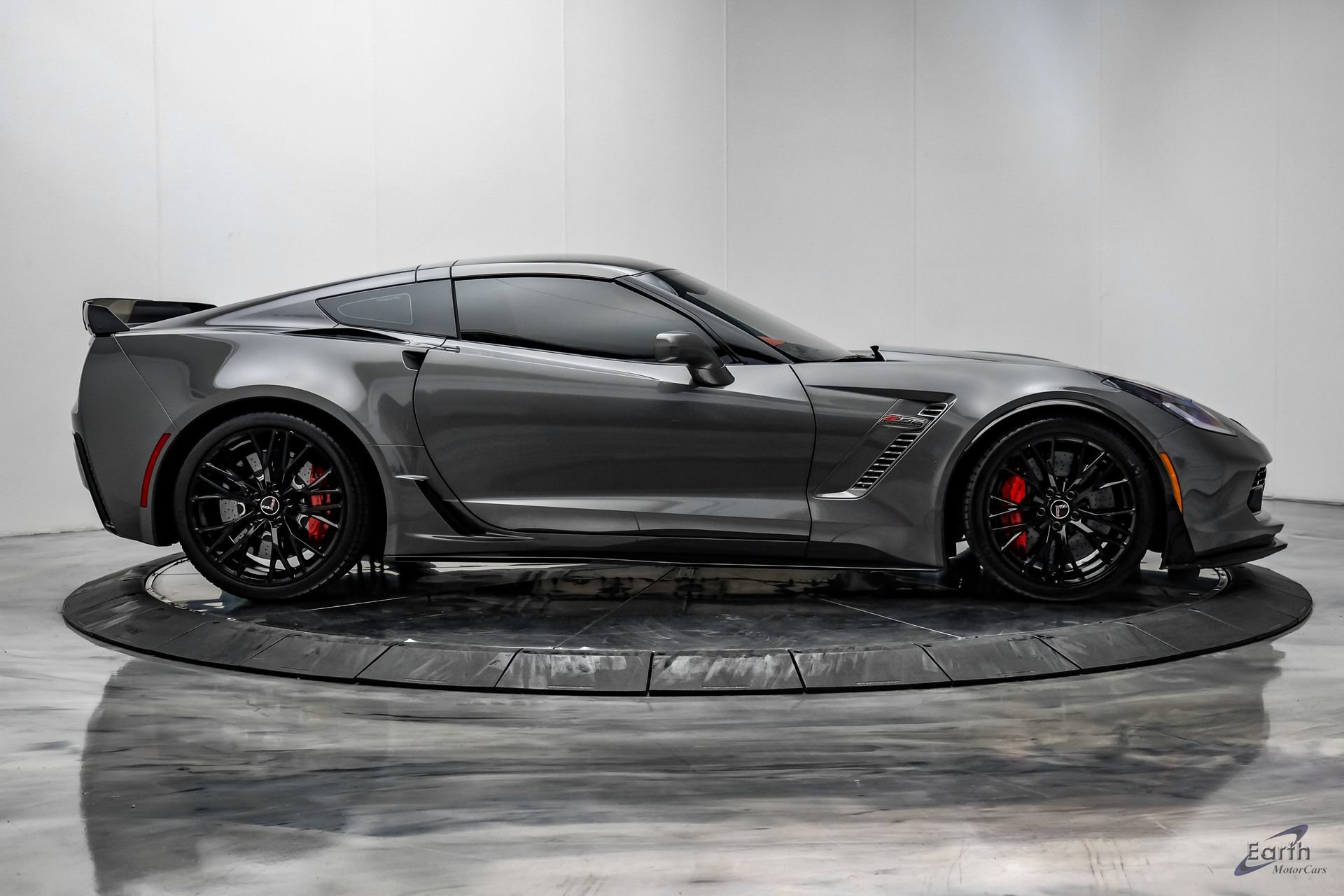 Used 2015 Chevrolet Corvette Z06 w/ 3LZ Preferred Equipment Group RWD image 25