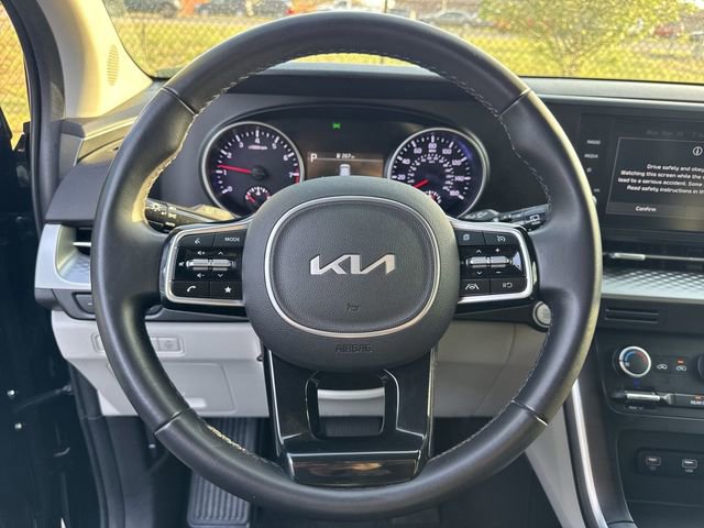Used 2023 Kia Carnival LX image 20