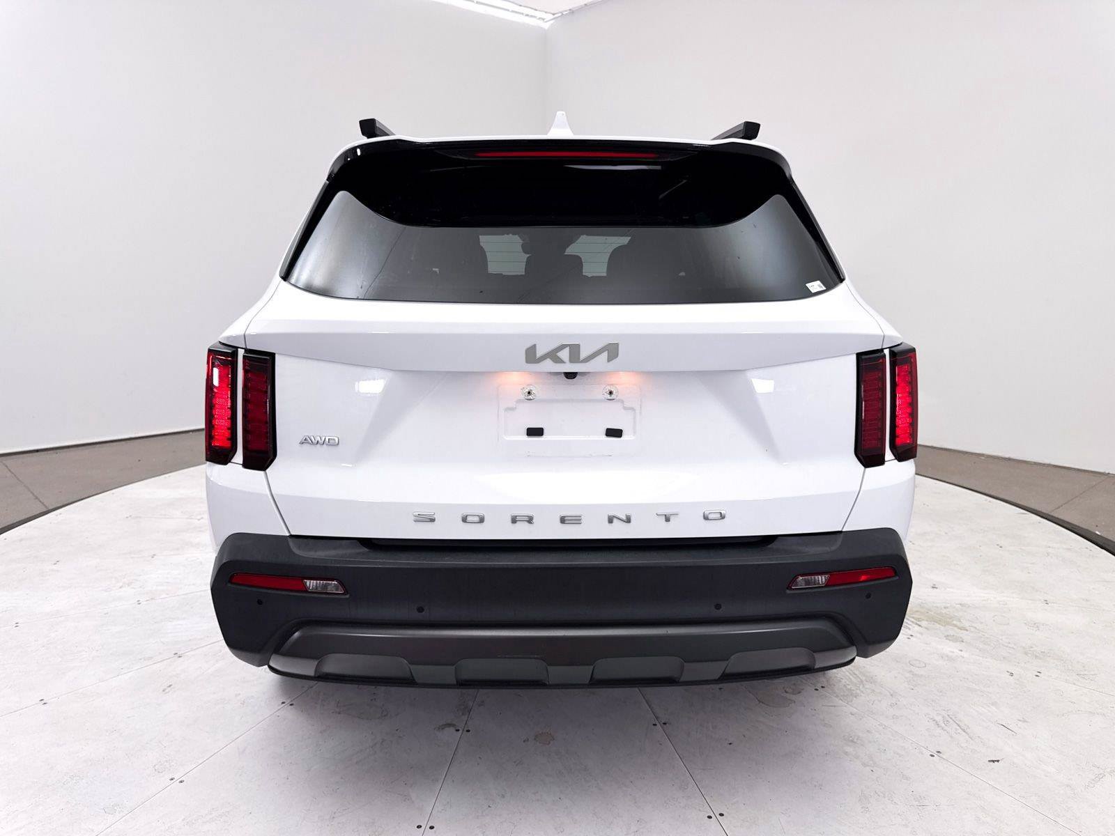 Certified 2022 Kia Sorento S w/ Panoramic Sunroof Package AWD/4WD image 18