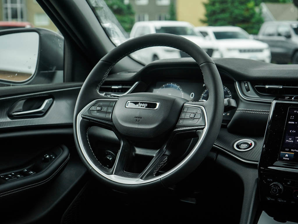 New 2025 Jeep Grand Cherokee L Laredo w/ Luxury Tech Group I image 16