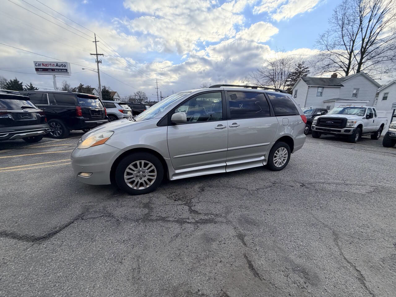 Used 2010 Toyota Sienna XLE Limited image 17