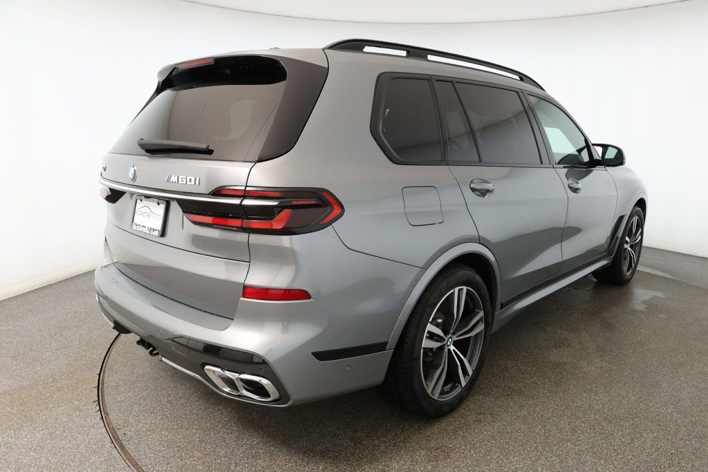 Used 2025 BMW X7 M60i image 4