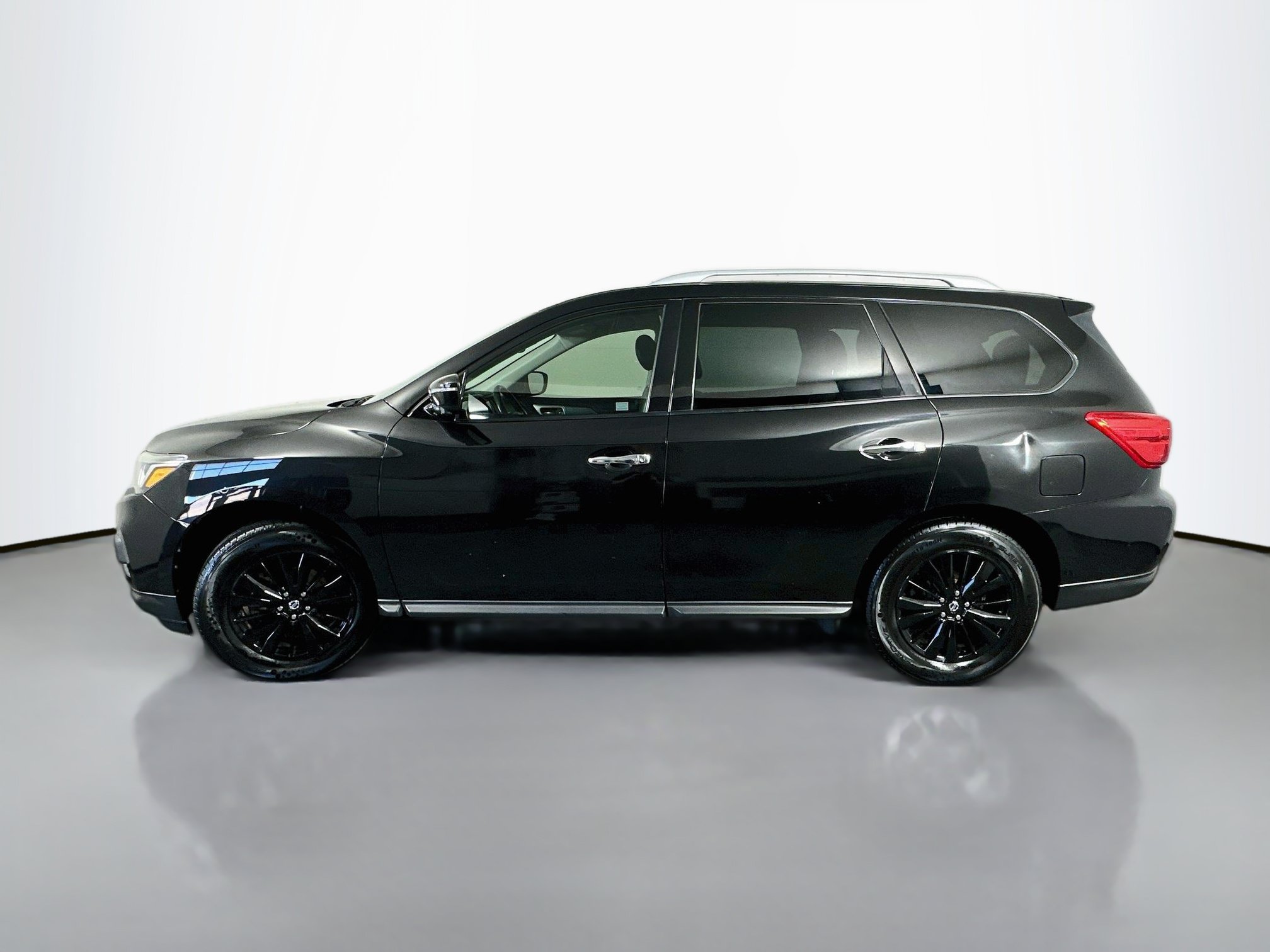 Used 2019 Nissan Pathfinder SL AWD/4WD image 4