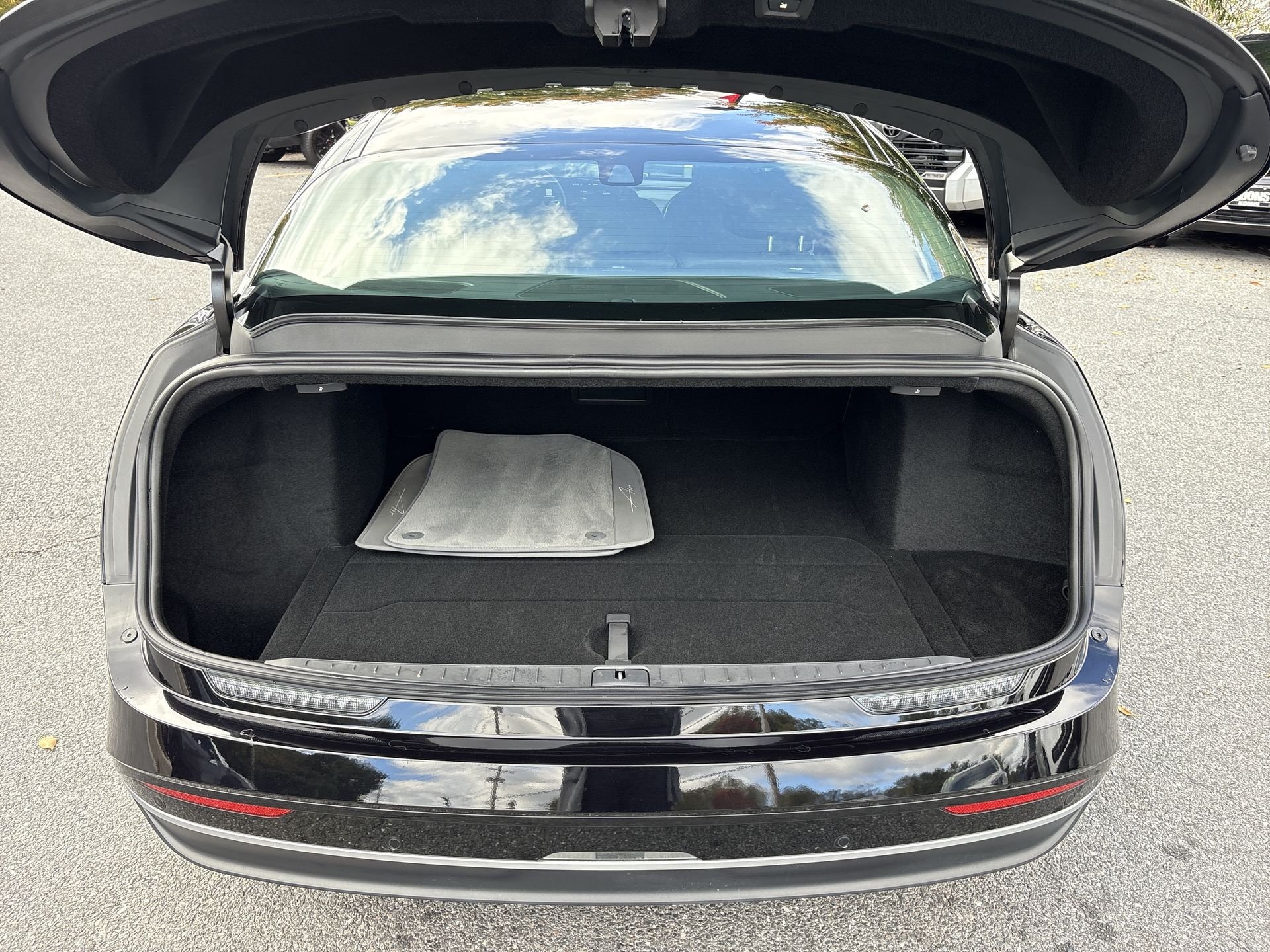 Used 2025 Lucid Air Touring AWD/4WD image 25