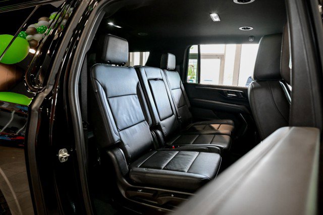 Used 2025 Chevrolet Suburban Z71 image 27