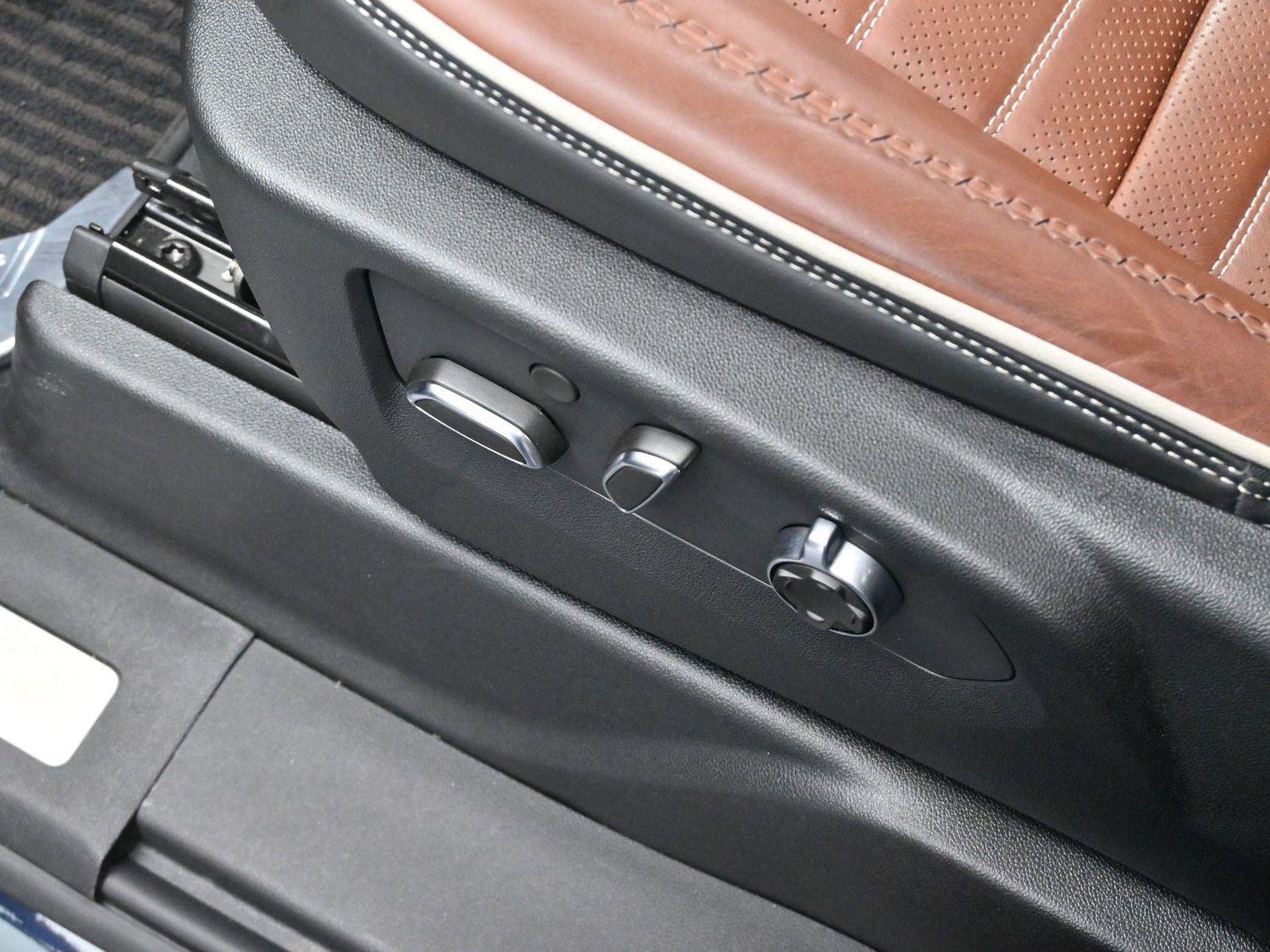 Used 2024 GMC Yukon Denali Ultimate image 14