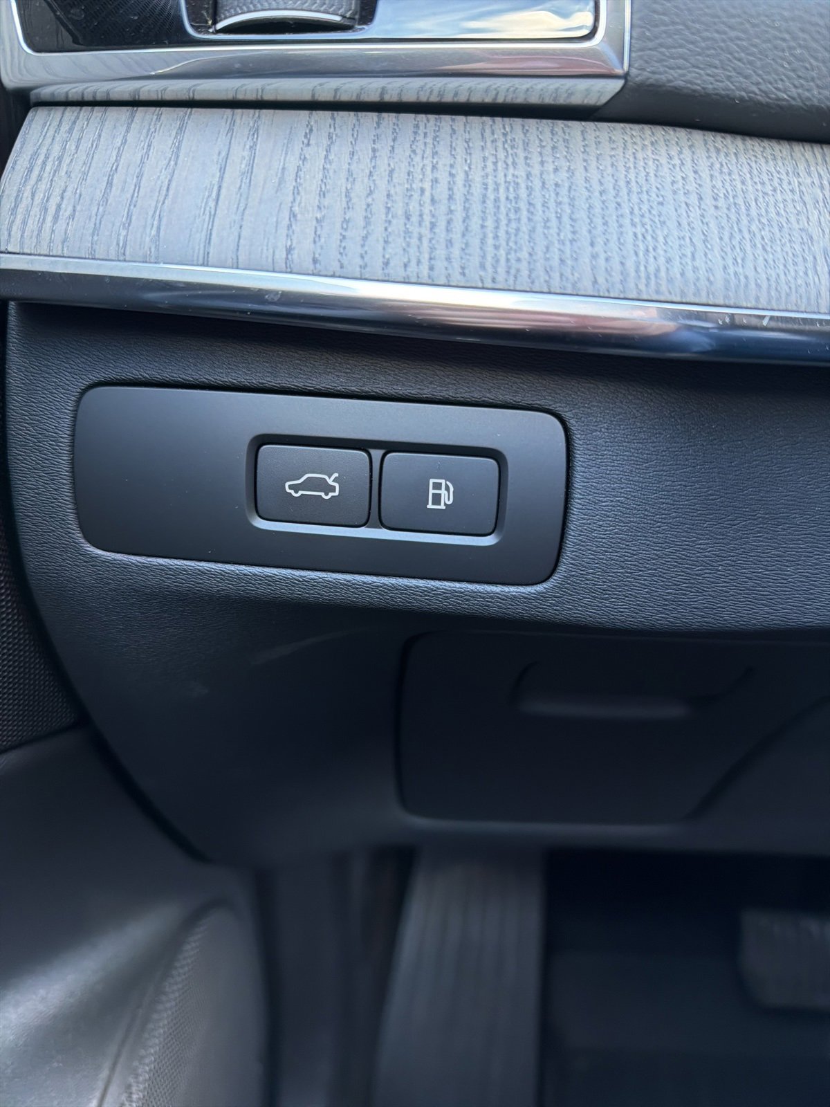 Used 2024 Volvo XC90 T8 Ultimate w/ Protection Package Premier image 47