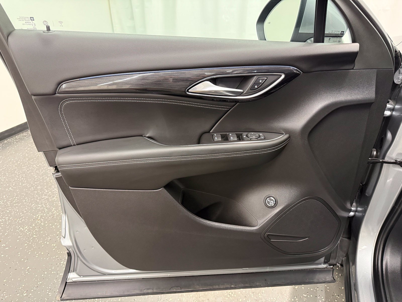 Used 2023 Buick Envision Preferred AWD/4WD image 9
