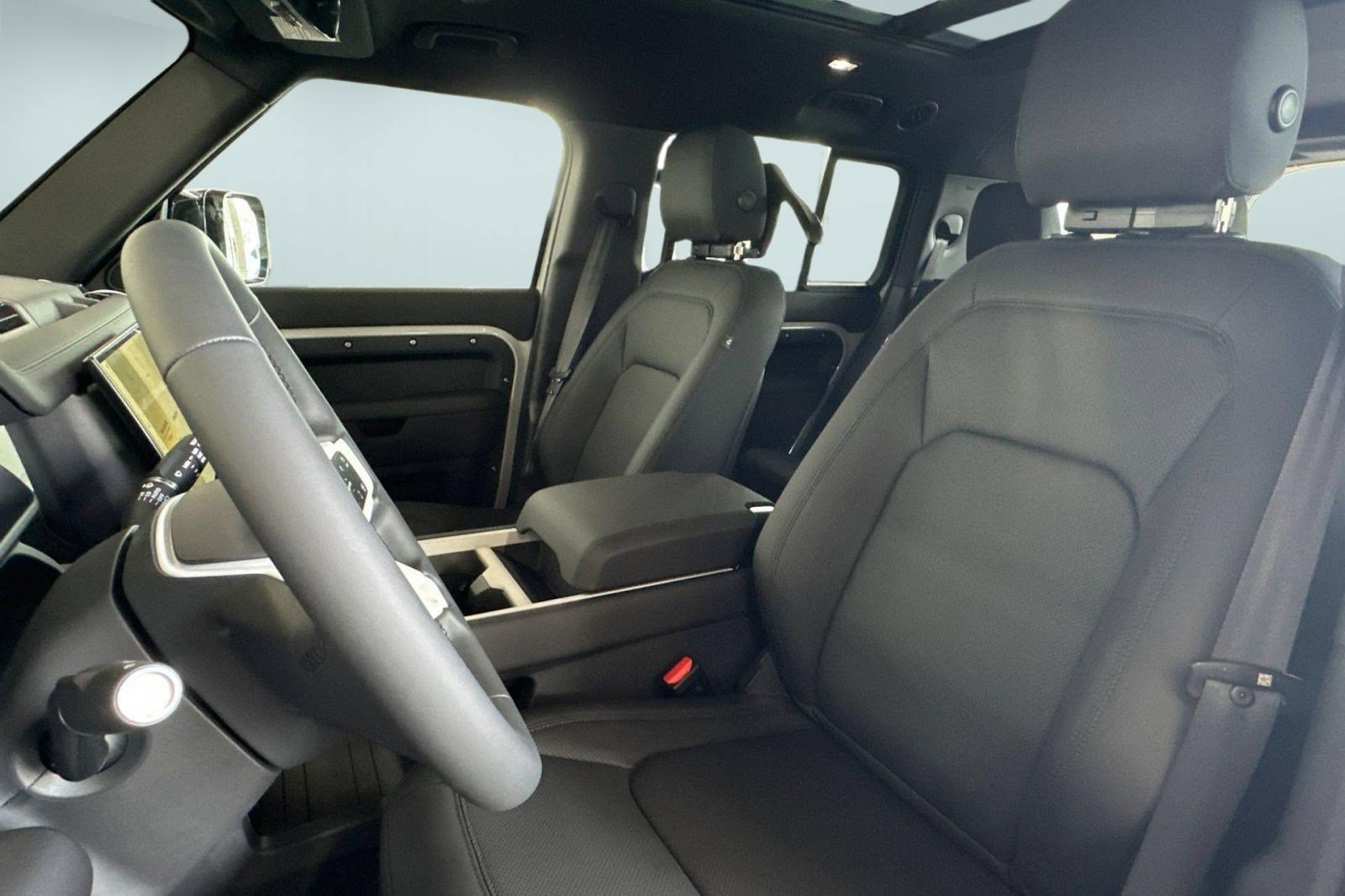 New 2026 Land Rover Defender 130 X-Dynamic SE AWD/4WD image 5