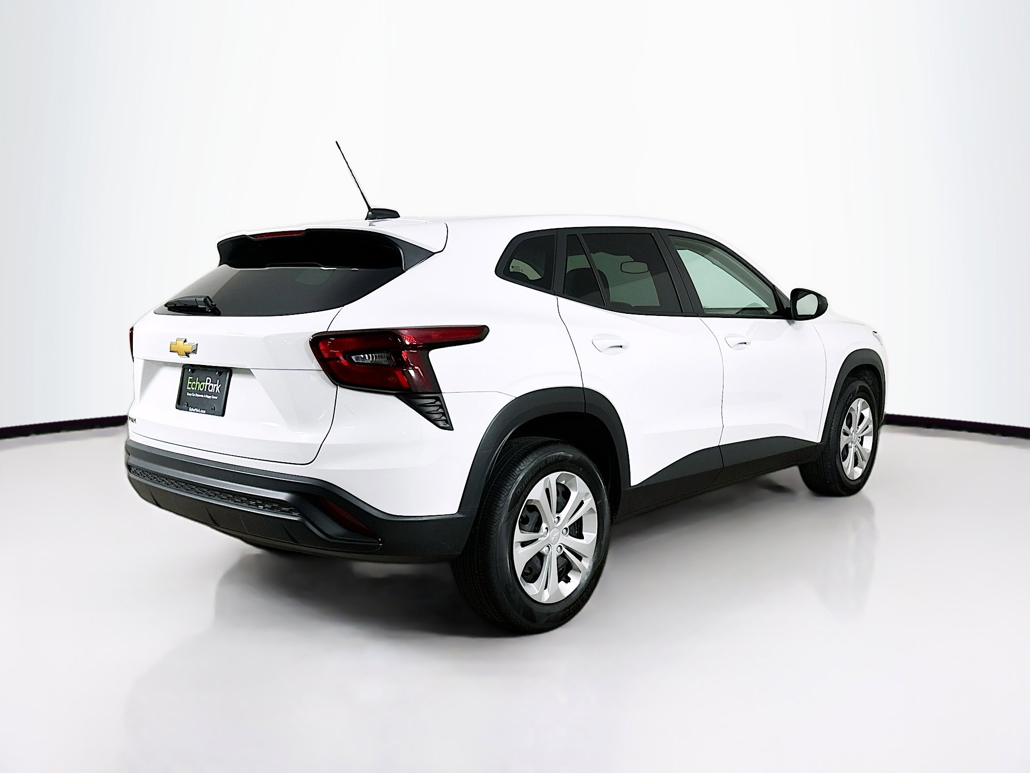 Used 2025 Chevrolet Trax LS image 9