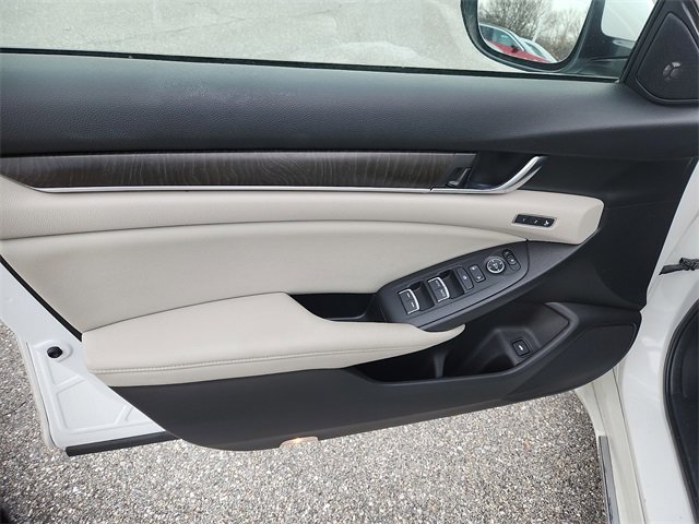 Used 2018 Honda Accord Touring image 12
