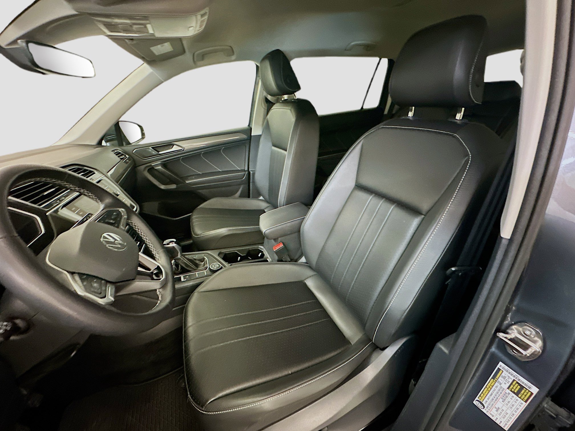 Used 2024 Volkswagen Tiguan SE w/ MDO Package, Two-Row image 13