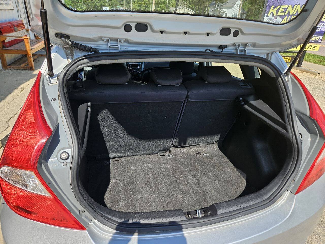 Used 2017 Hyundai Accent SE FWD image 12