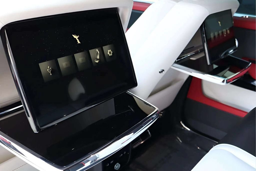 Certified 2026 Rolls-Royce Cullinan w/ Cullinan Package AWD/4WD image 17