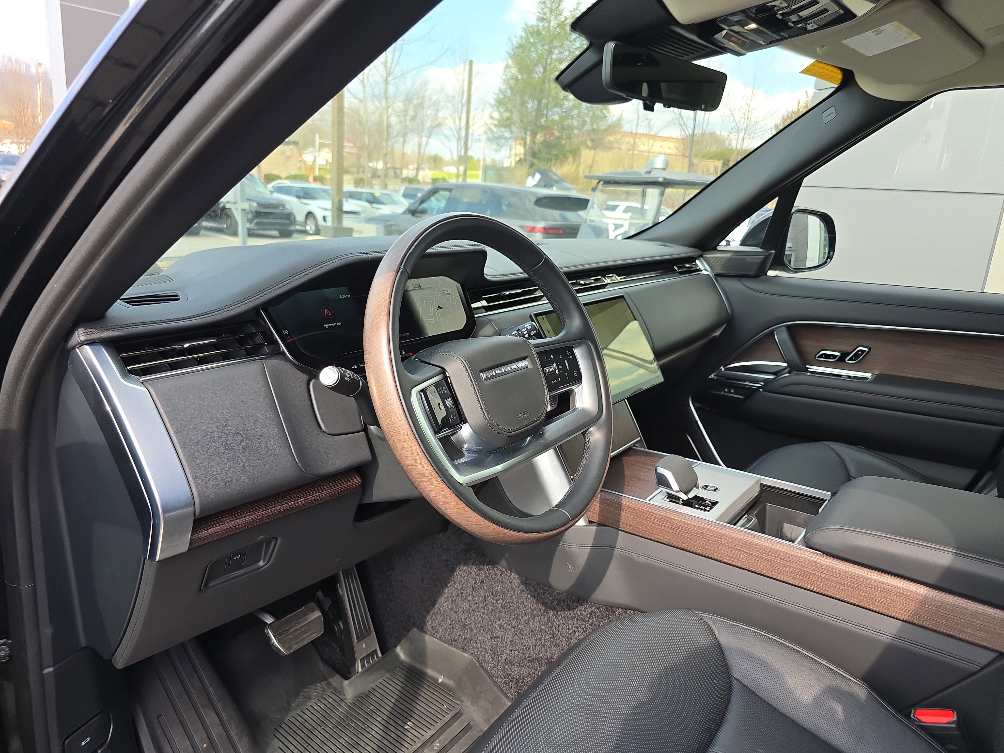 Certified 2025 Land Rover Range Rover Autobiography AWD/4WD image 21