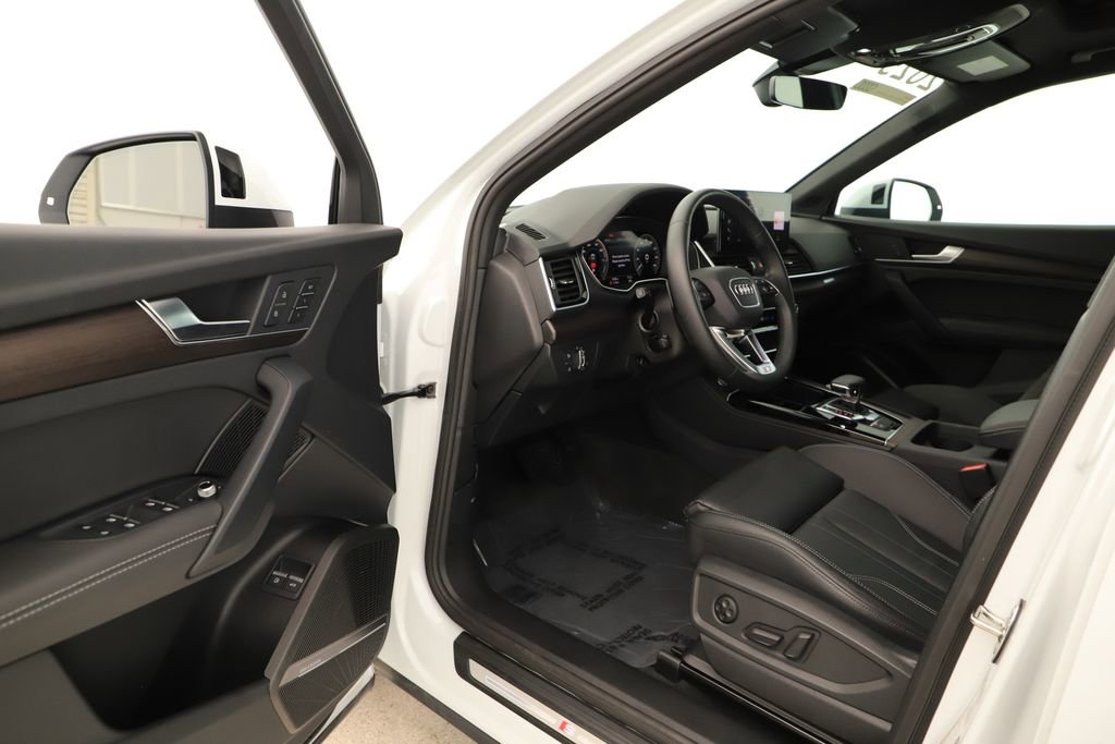 Certified 2025 Audi Q5 e Premium Plus w/ Premium Plus Package image 14