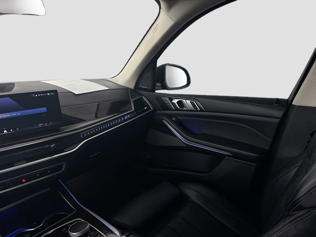 Used 2025 BMW X7 xDrive40i image 16