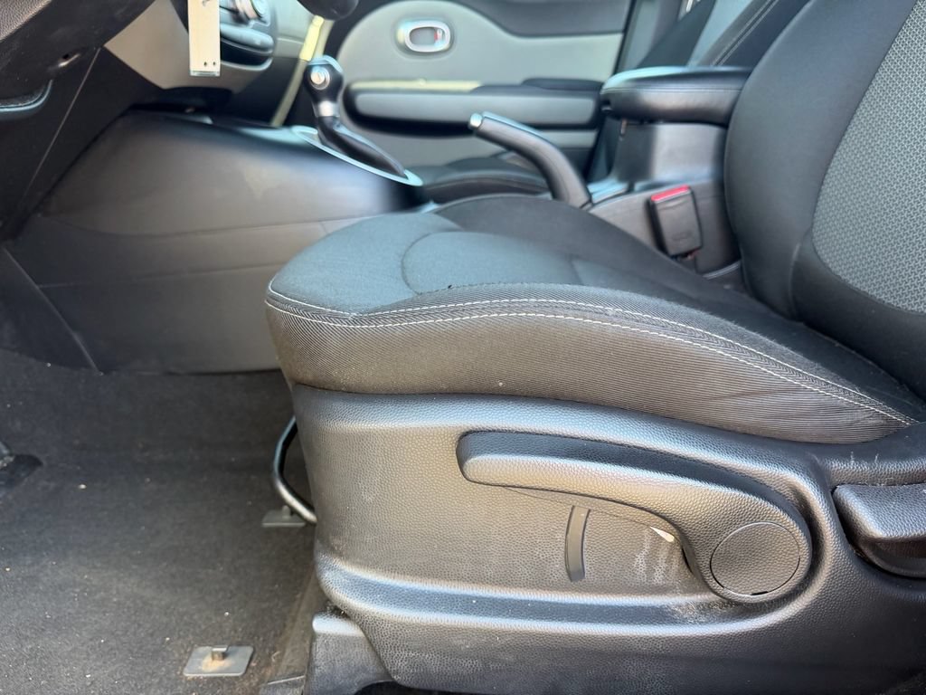 Used 2018 Kia Soul + FWD image 11