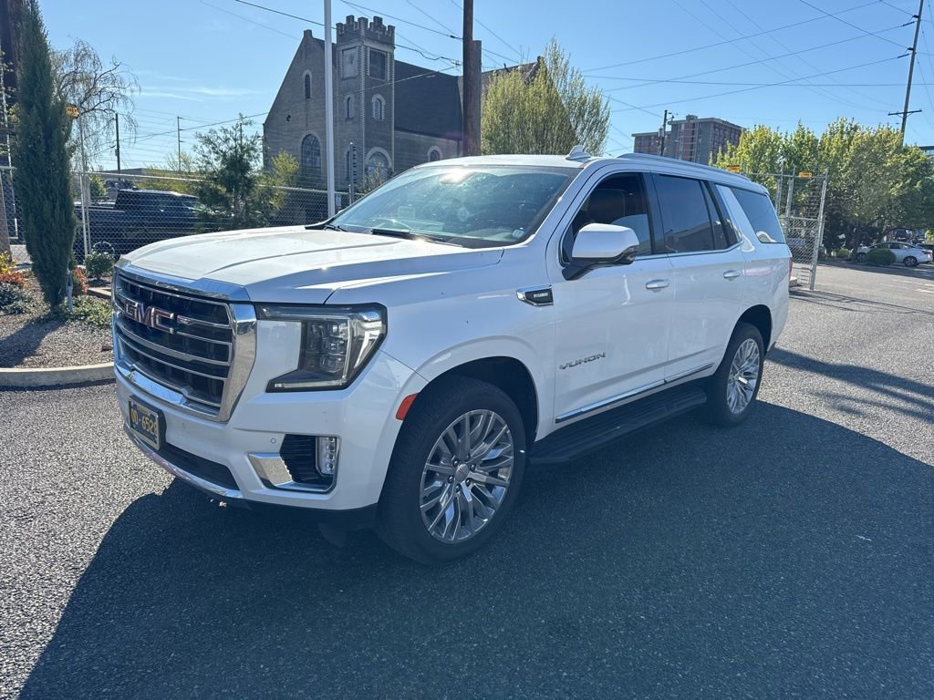 Used 2023 GMC Yukon SLT w/ SLT Premium Package image 4