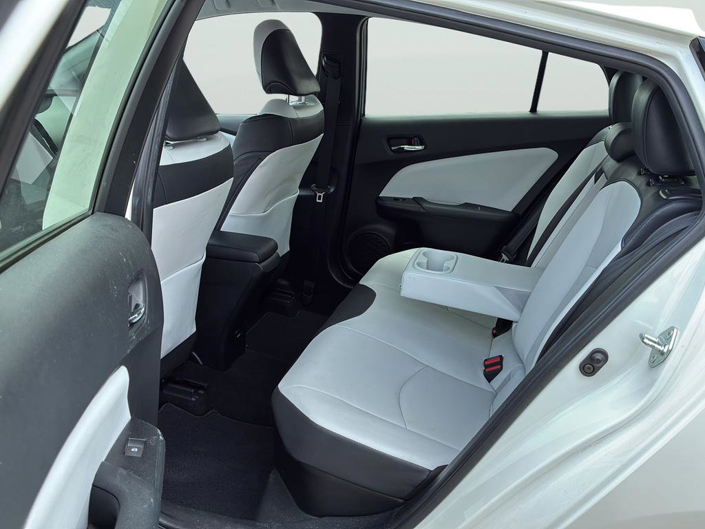 Used 2018 Toyota Prius Four Touring FWD image 16