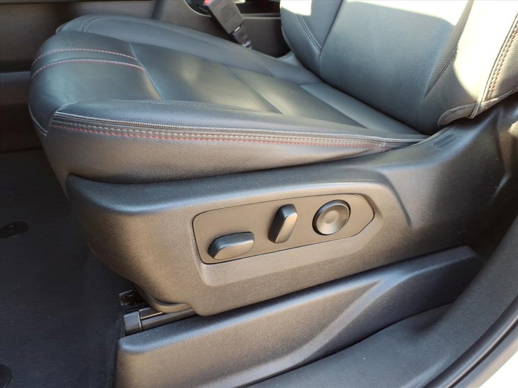 Certified 2022 Chevrolet Suburban RST w/ Sport Performance Package image 18