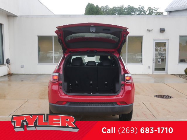 Used 2023 Jeep Compass Latitude AWD/4WD image 17