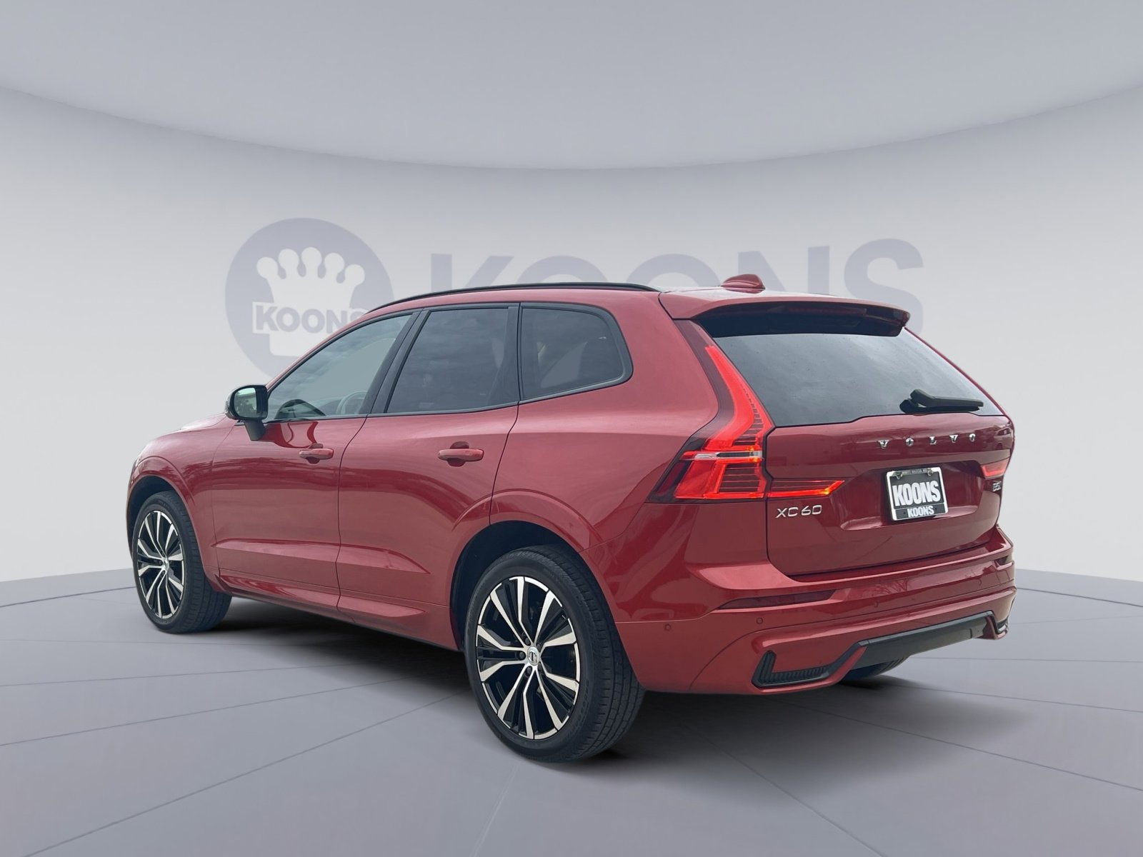 Certified 2023 Volvo XC60 B5 Ultimate w/ Climate Package image 4