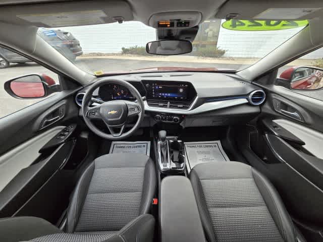 Used 2024 Chevrolet Trax LT FWD image 14