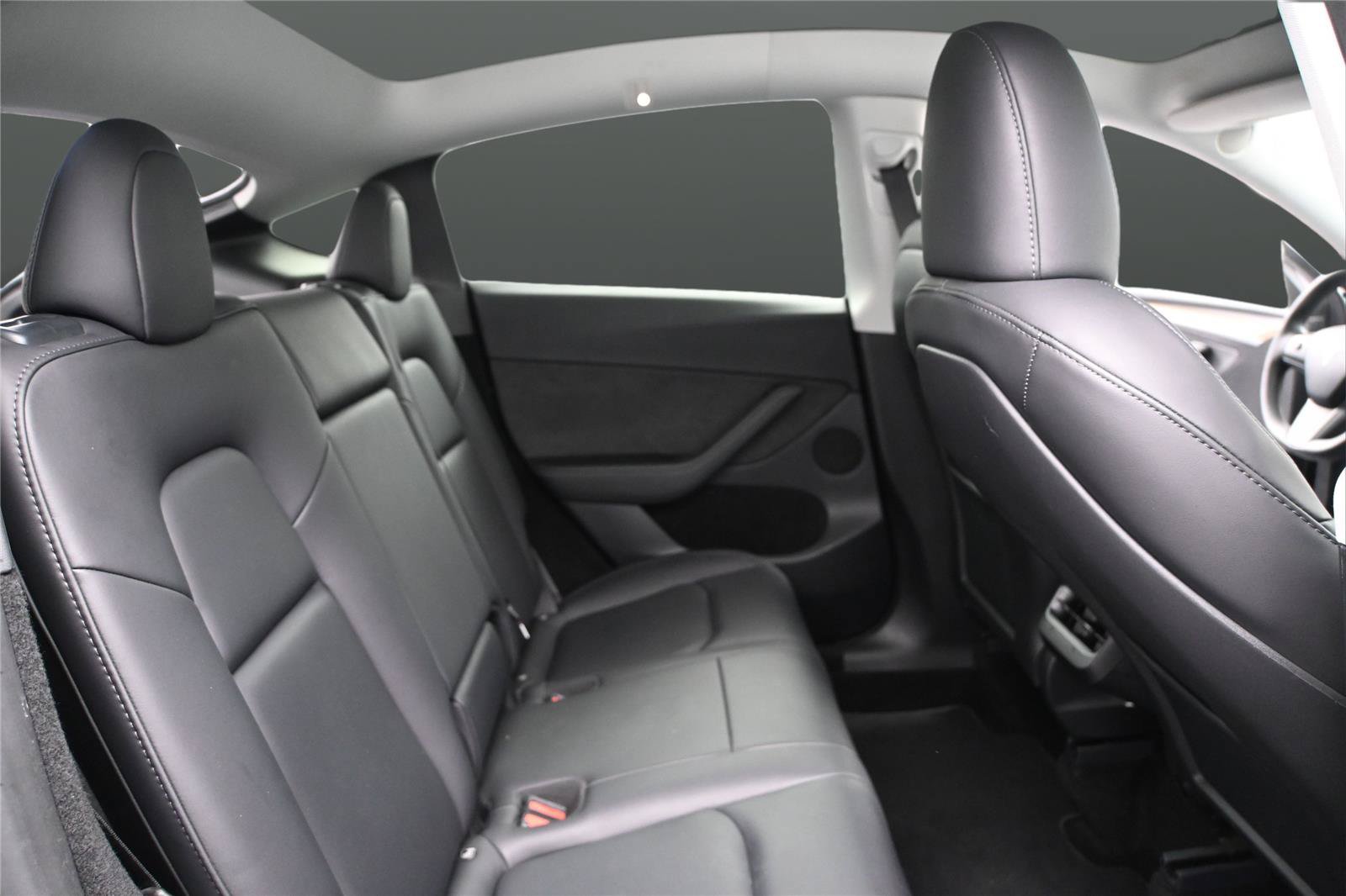 Used 2024 Tesla Model Y 2WD image 17