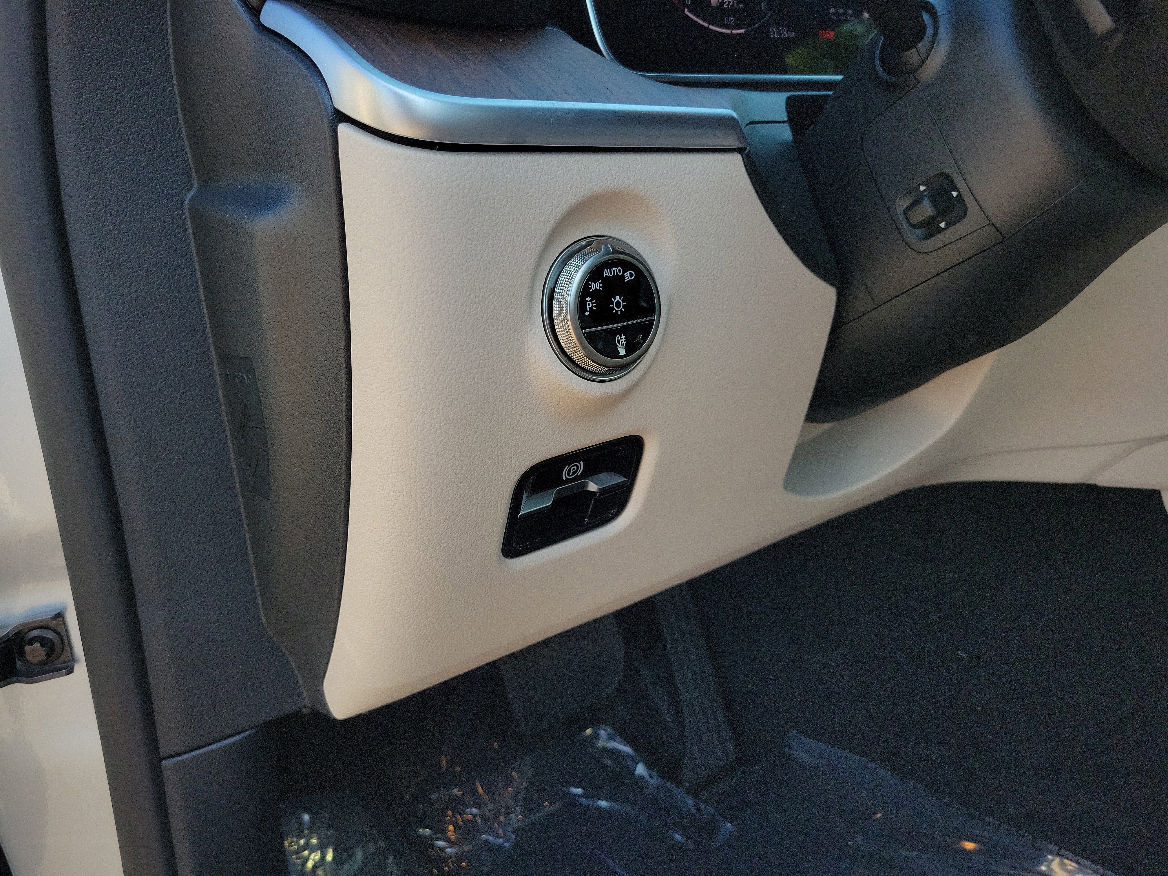 Certified 2025 Mercedes-Benz C 300 Sedan image 25