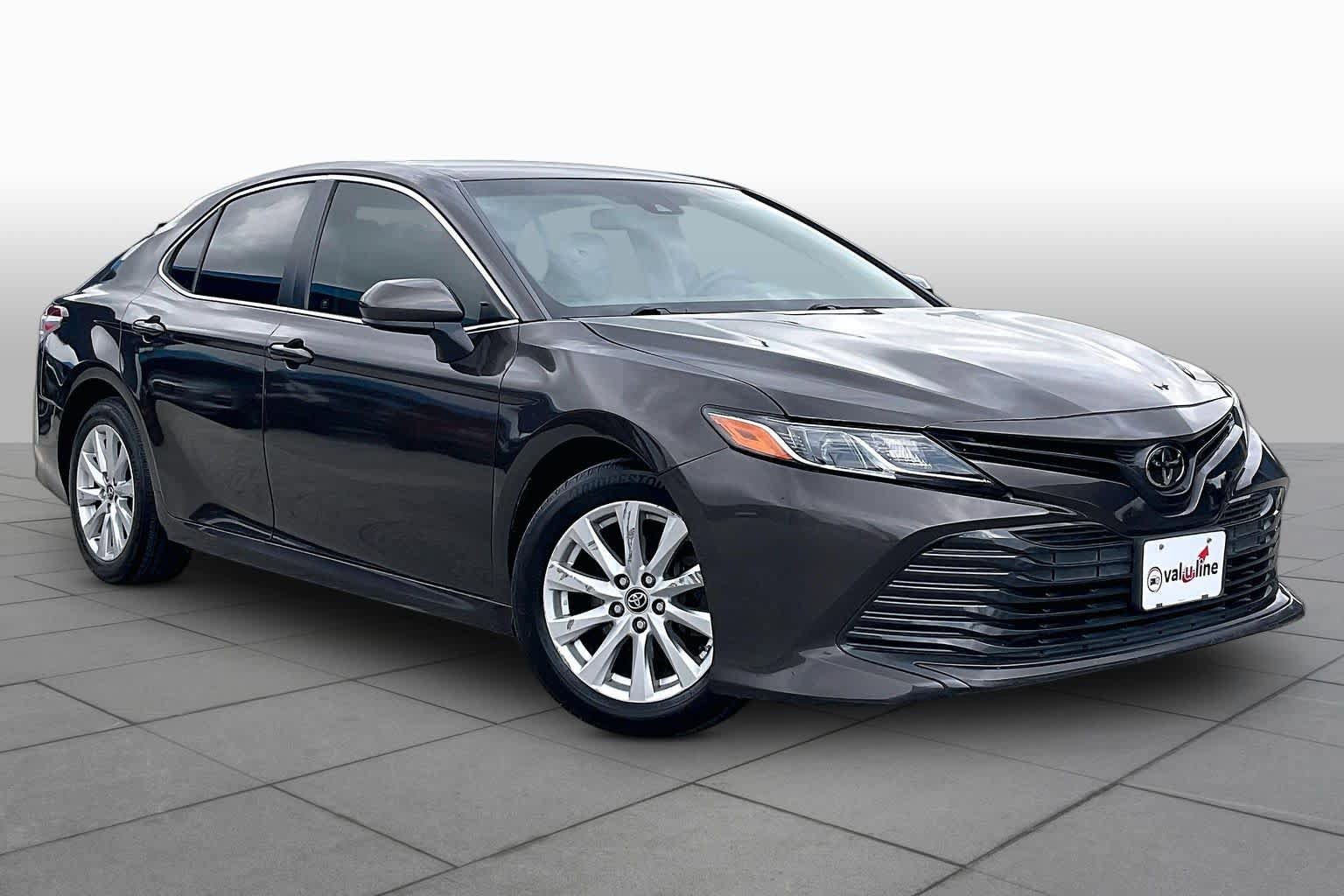 Used 2018 Toyota Camry LE FWD image 3