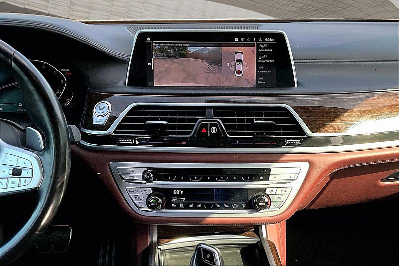 Used 2021 BMW 750i xDrive w/ Executive Package AWD/4WD image 5