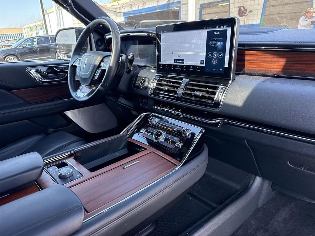 Used 2024 Lincoln Navigator Reserve image 28