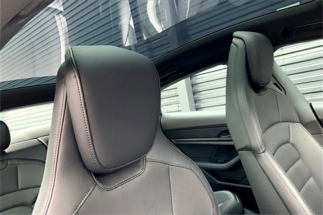Used 2022 Porsche Taycan image 8