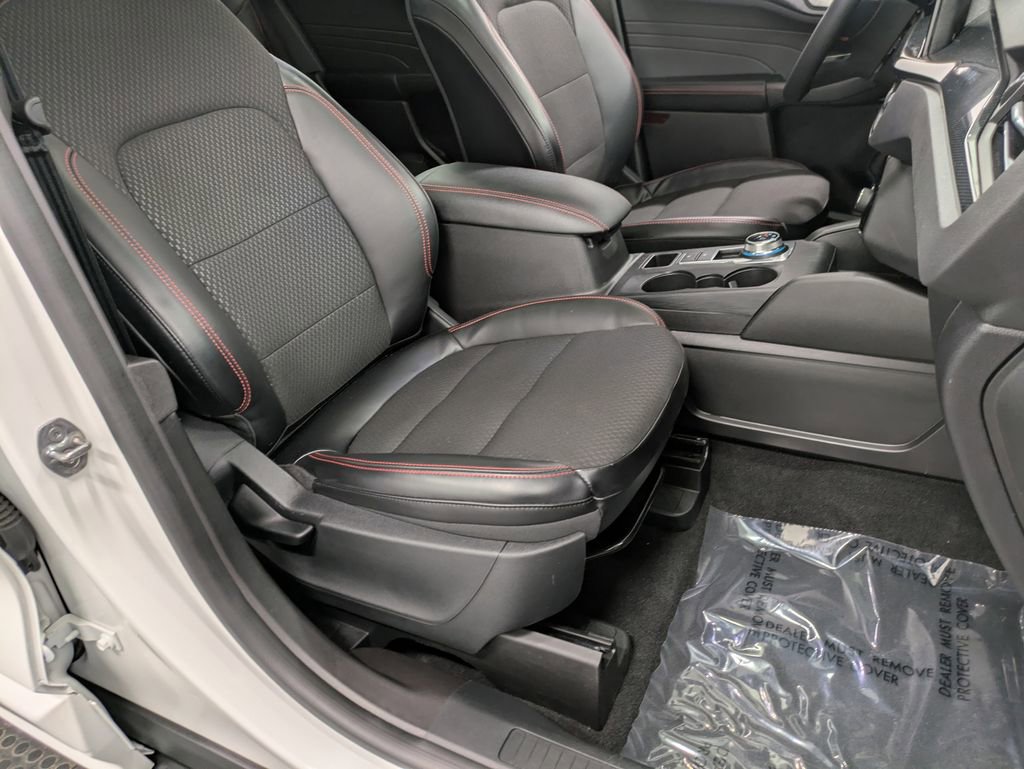 Used 2024 Ford Escape ST-Line w/ Tech Pack #1 AWD/4WD image 29