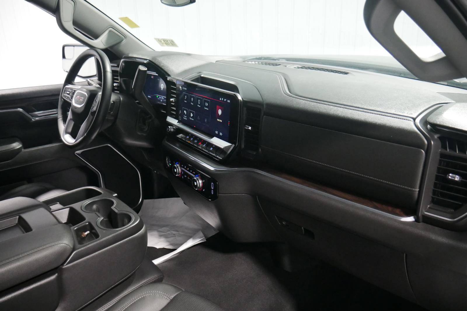 Used 2024 GMC Sierra 1500 SLT image 14