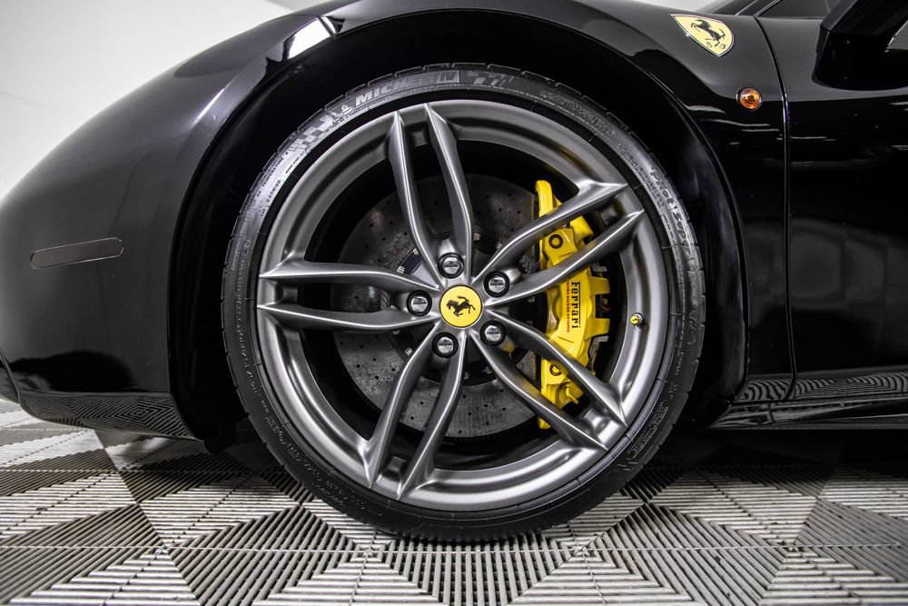 Used 2017 Ferrari 488 GTB RWD image 7