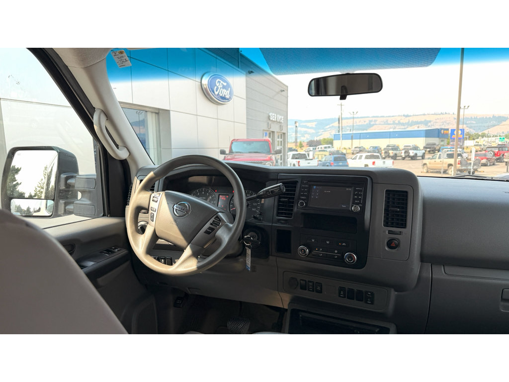 Used 2015 Nissan NV 3500 SV w/ Technology Package RWD image 14