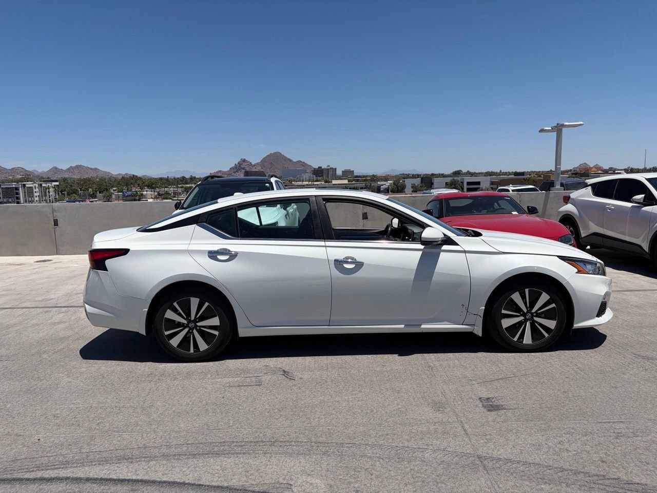 Used 2022 Nissan Altima 2.5 SV w/ SV Premium Package FWD image 3