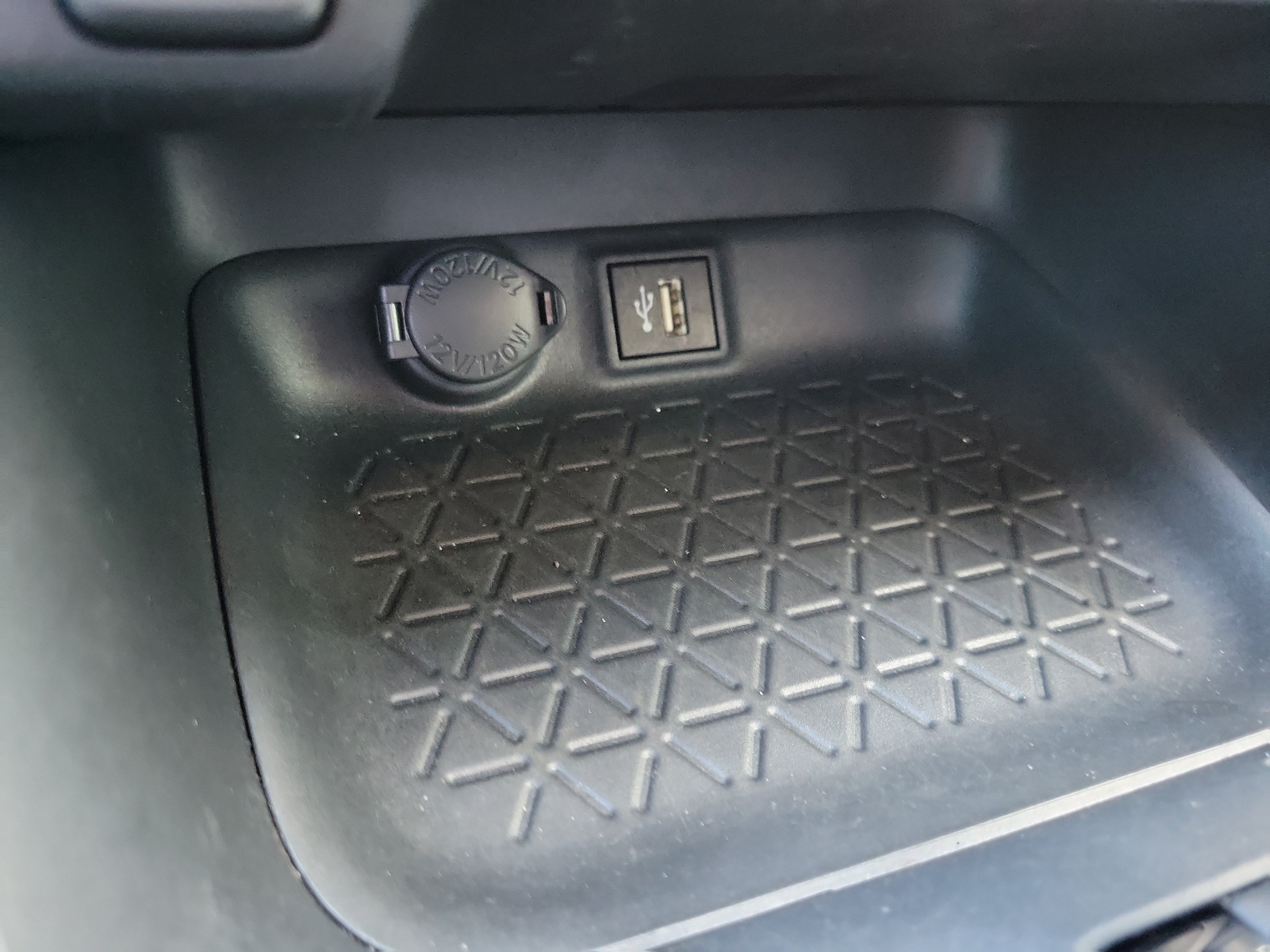 Used 2025 Toyota RAV4 LE AWD/4WD image 23