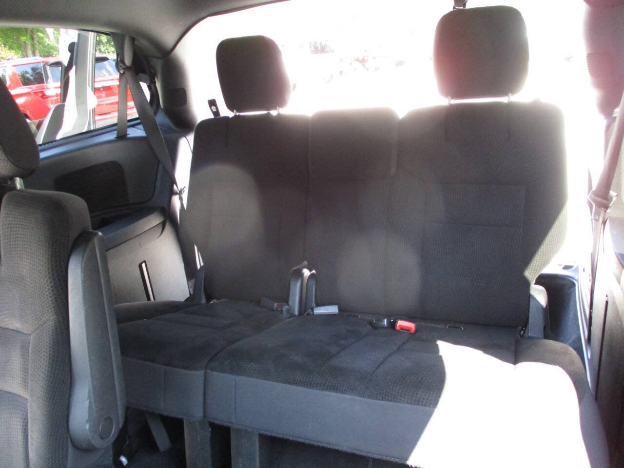 Used 2018 Dodge Grand Caravan SE FWD image 30